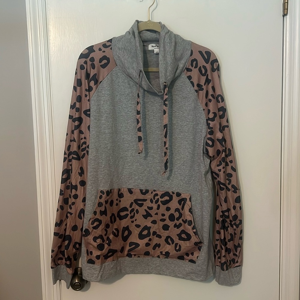 Lightweight leopard pullover—Mommy&Me set listed